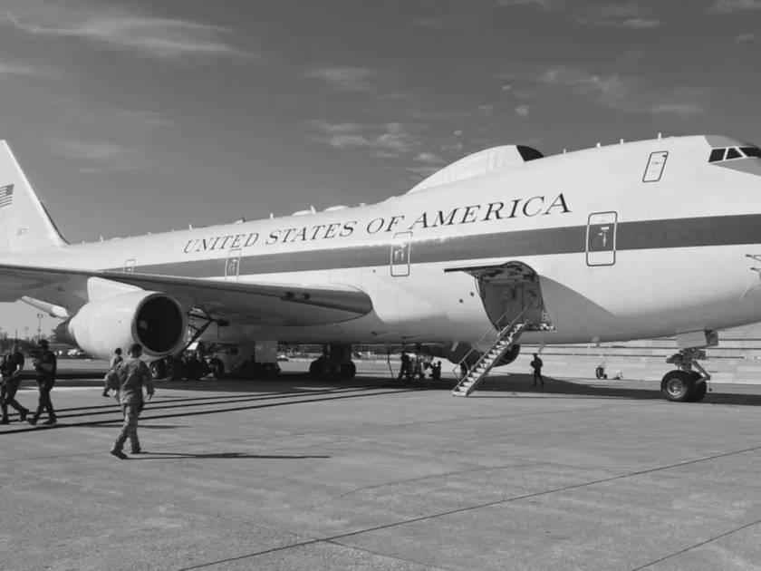 Doomsday प्लेन की उड़ान से मचा हड़कंप — क्या अमेरिका युद्ध में कूदने जा रहा है? 2 doomsday plane